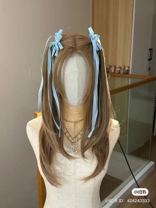 Двойные бантики на заколках - модель, которая активно набирает популярность. 08