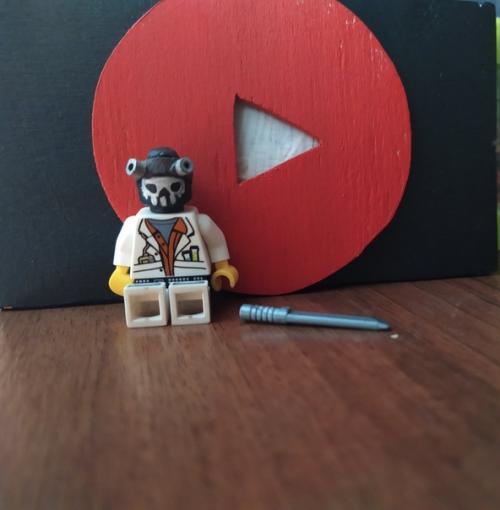 Кастомная голова не без различного мне персонажа работал над волосами, впервые делаю их не из полимерки. 02