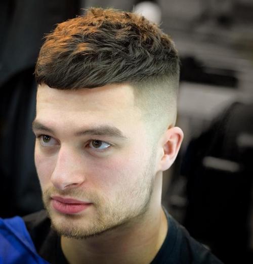 Кроп в топ модных стрижек входит 2024-2025. 04