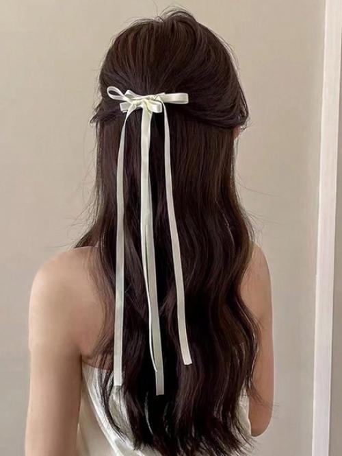 Двойные бантики на заколках - модель, которая активно набирает популярность. 06