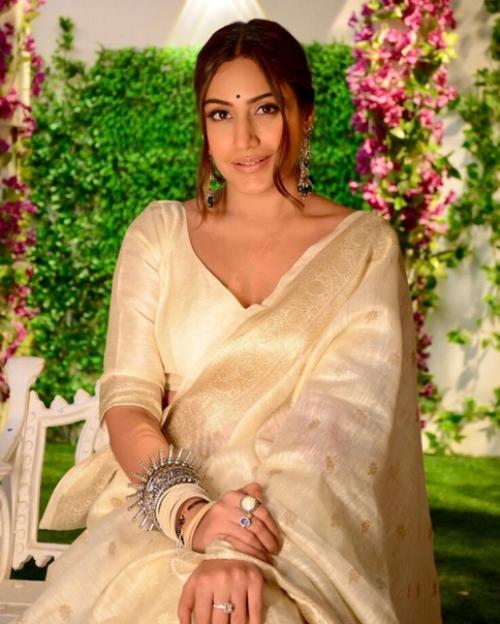 Модная битва дези против видеси: Ниа шарма против сурбхи чандна, кто твоя королева сердец? 05