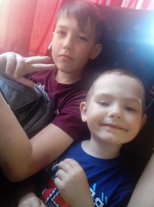 Ты уже взрослым стал парнишкой, с модным стилем, с классной стрижкой, 14 лет пробежали, и вот - детство кончилось юность идёт! 03