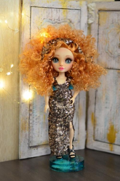 Недавно ко мне приехала новенькая куколка, амайя Rainbow High. 02