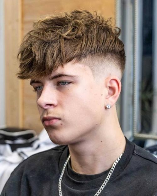 Кроп в топ модных стрижек входит 2024-2025. 09