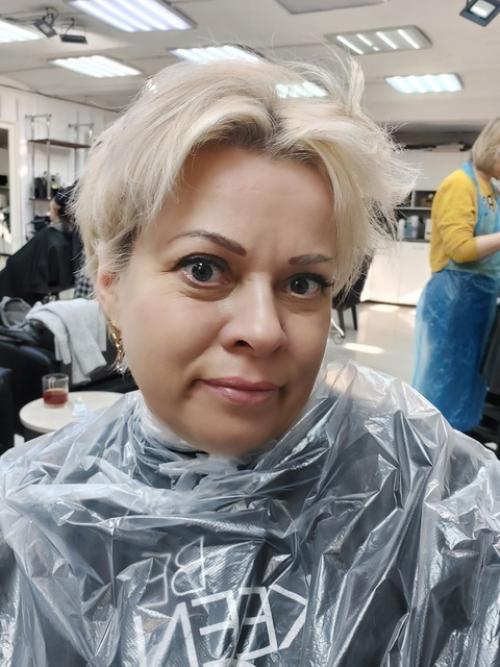 Редакторы из Модного Приговора в итоге так и пропали с концами, поэтому тотальное преображение решила брать в свои руки. 07