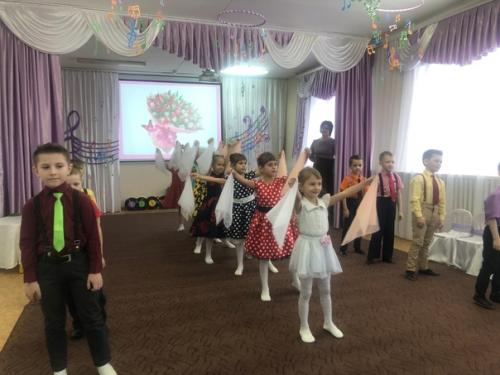 Яркие галстуки, платья и юбки. 03