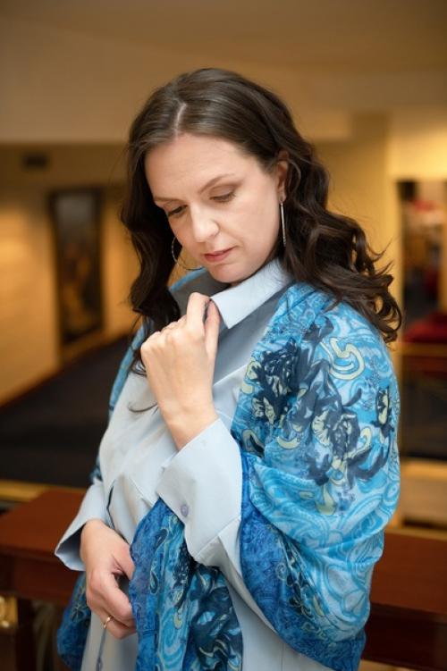 На днях разговаривала с одной женщиной, и она поделилась своим мнением относительно того, какие фотографии себя пользуются спросом у женщин. 02