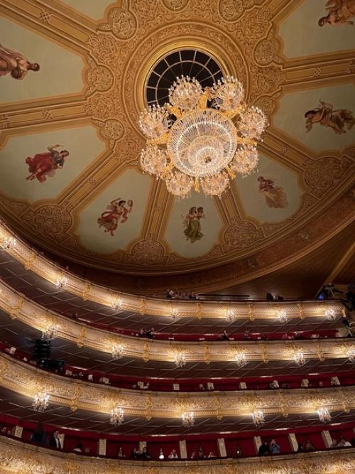 Первый раз в большом театре - это подарок мужа на день рождения. 01 Первый раз в большом театре - это подарок мужа на день рождения. 01