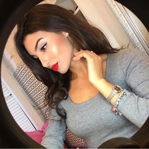 Здравствуйте!  Я визажист, со стажем 3 года! 01