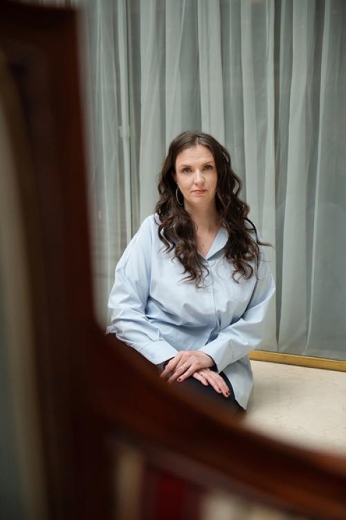 На днях разговаривала с одной женщиной, и она поделилась своим мнением относительно того, какие фотографии себя пользуются спросом у женщин. 03