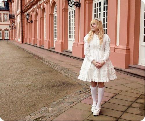 Стиль Lolita.  Стиль Лолита пришёл к нам из Японии, а корни его уходят в викторианскую эпоху. 06