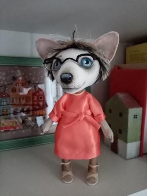 Одна из постоянных заказчиц обратилась ко мне с такой идеей: подарок сестре, которая родилась в год собаки и работает учителем. 01