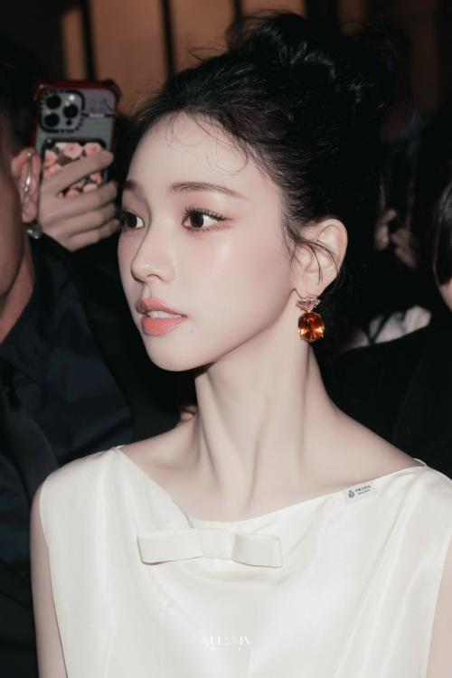 030326: я даже не фанат Карины, но эти фото сохранила не раздумывая. 03