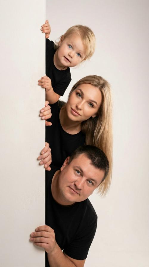 Семейный. Соедени на одном фото всех людей, не меняя внешности черты лица и цвет волос даже на 1%. 01 Семейный. Соедени на одном фото всех людей, не меняя внешности черты лица и цвет волос даже на 1%. 01