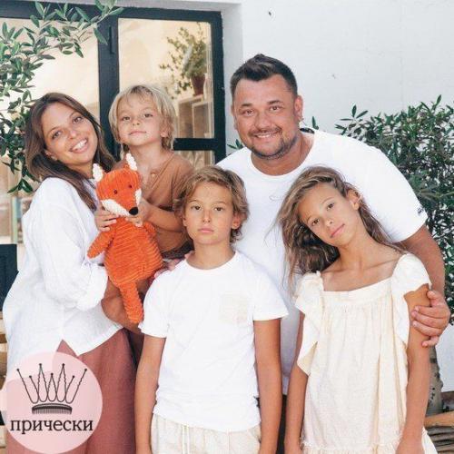 Какие же они хорошие и настоящие, не испорченные деньгами и славой. 06