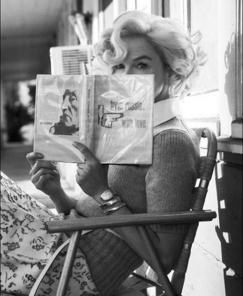 Рене зеллвегер воспроизвела образ голливудской иконы 1950-х годов Мэрилин Монро в фотосессии для California Style & Culture. 07