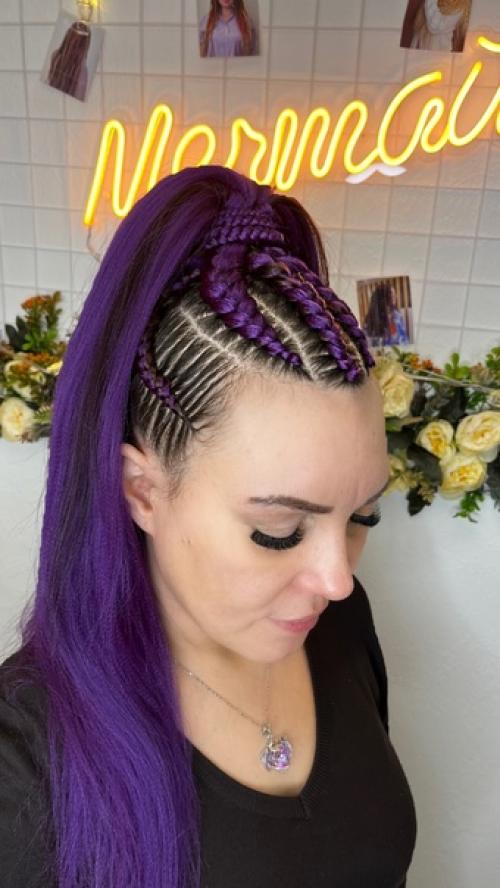 Бывают в образе женщины такие детали, которые вызывают большой интерес окружающих. 01