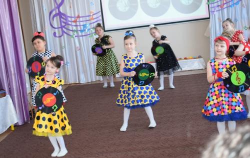 Яркие галстуки, платья и юбки. 02