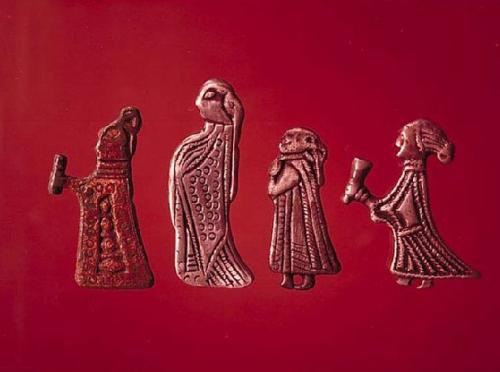 Общность культуры правящего слоя на Руси и в континентальной Швеции бросается в глаза. 03