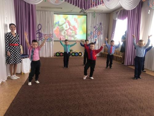 Яркие галстуки, платья и юбки. 08