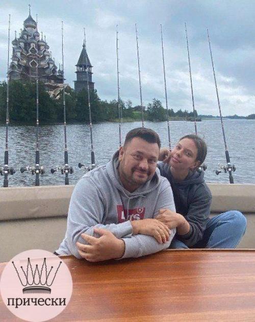 Какие же они хорошие и настоящие, не испорченные деньгами и славой. 03