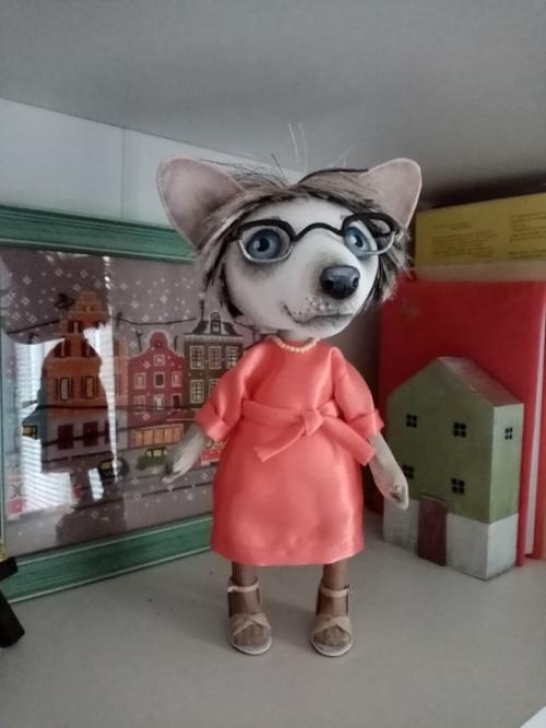 Одна из постоянных заказчиц обратилась ко мне с такой идеей: подарок сестре, которая родилась в год собаки и работает учителем. 02