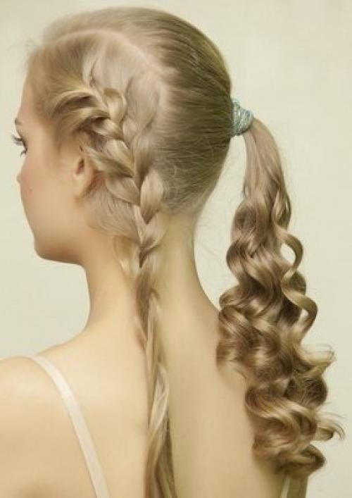 1. разделите волосы на косой пробор. 03