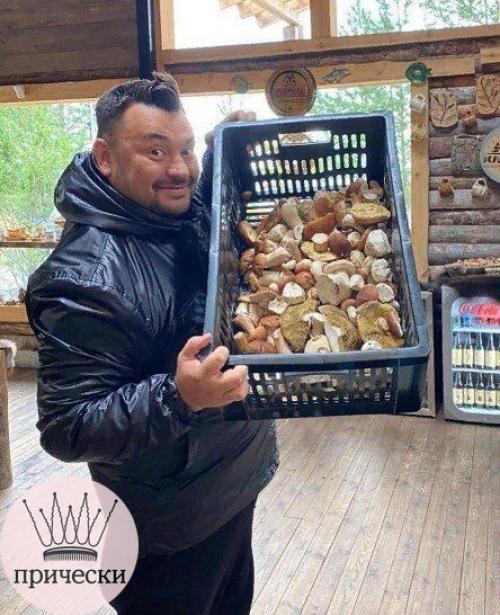 Какие же они хорошие и настоящие, не испорченные деньгами и славой. 01