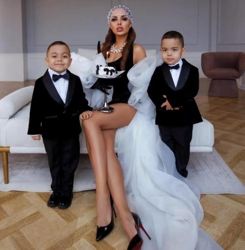 Я не Разочаровываю Тебя, моя Жизнь: Юлия Ефременкова в день 39-летия показала трогательные фото с сыновьями - близнецами от монтезира. 02