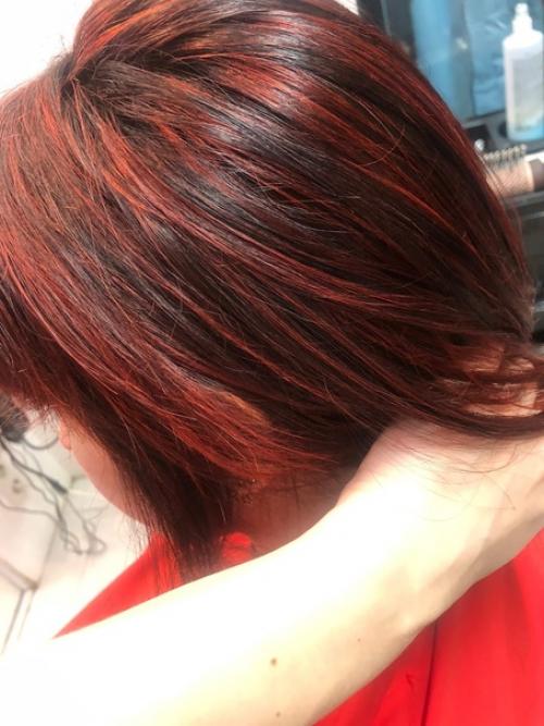 Красное мелирование. Разнообразить насыщенный черный цвет волос можно мелким мелированием красного цвета. 05 Красное мелирование. Разнообразить насыщенный черный цвет волос можно мелким мелированием красного цвета. 05