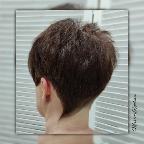 Обожаю, когда женщины в возрасте, просят стрижку по Моднее и по молодежне. 01