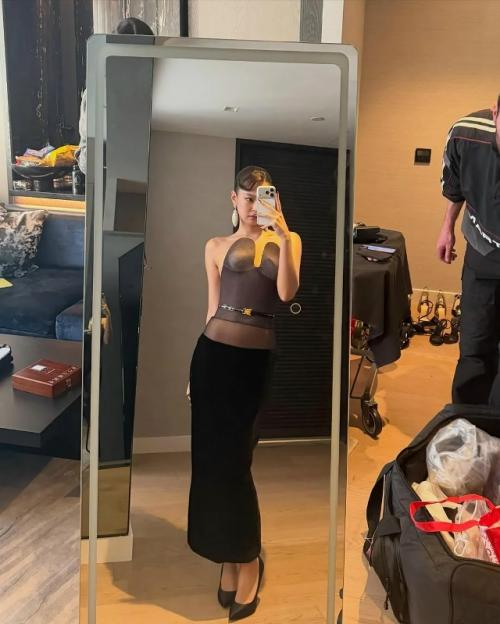 280426: обновление соцсетей Дженни. 02