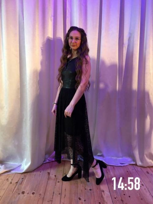 И снова наглядный пример того, что из любых волос возможно сделать локоны, которые продержатся больше получаса. 03