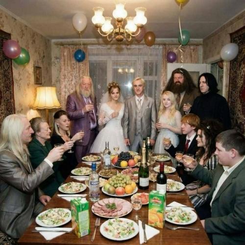 В сети сделали лучший нейрослоп с героями Гарри Поттера, которые сыграли всратую провинциальную свадьбу. 04
