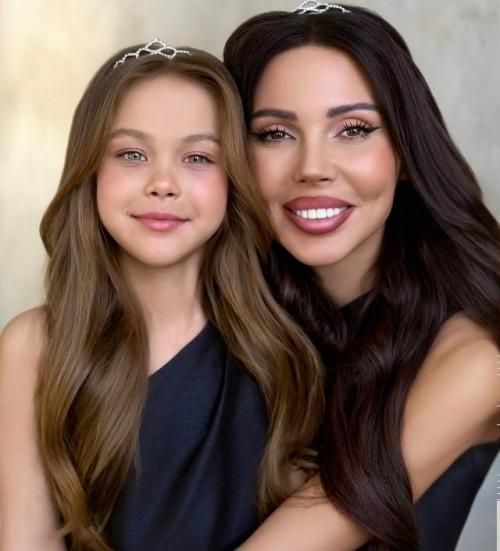 Целых 10 лет Оксана Самойлова не отмечала свой день рождения - всё внимание доставалось дочери Майе, которая родилась в ту же дату.

