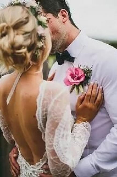 Как то прибегает ко мне моя подруженька и говорит: -'Люба, у меня брат скоро женится, из армии пришёл, и невесту себе нашёл! 01