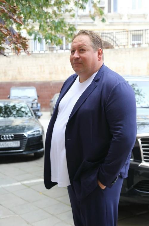Удивил Своим Преображением: 52-летний актёр Станислав Дужников, известный по роли лёни в сериале Воронины, похудел на 60 кг. 02