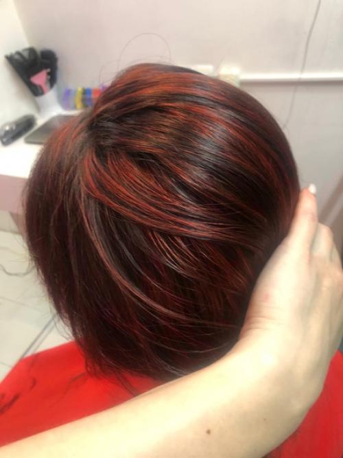 Красное мелирование. Разнообразить насыщенный черный цвет волос можно мелким мелированием красного цвета. 04 Красное мелирование. Разнообразить насыщенный черный цвет волос можно мелким мелированием красного цвета. 04