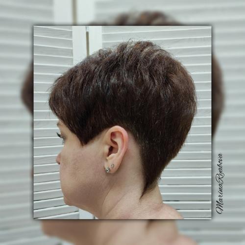 Обожаю, когда женщины в возрасте, просят стрижку по Моднее и по молодежне. 03