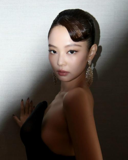 280426: обновление соцсетей Дженни. 07