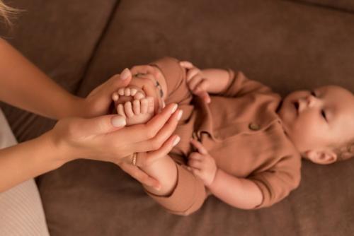 Ценность семейной домашней фотосессии в том, что она передает ту атмосферу, в которой живете именно вы. 01