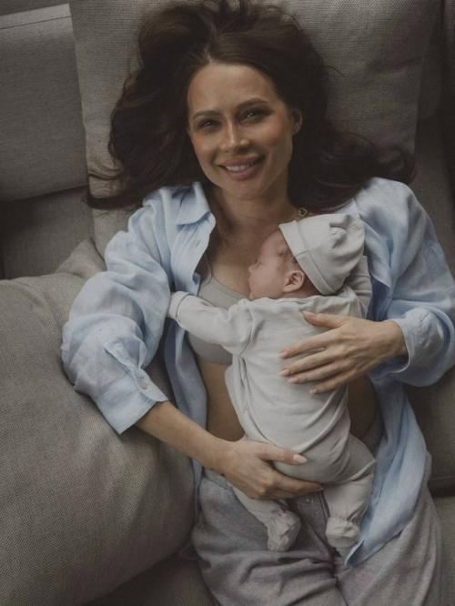 Ранее неизданная фотосессия лерчек со своим избранником и маленьким сыном. 03