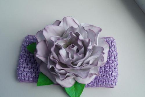 Часто бывает трудно подобрать аксессуар в прическу для самых маленьких принцесс. 02