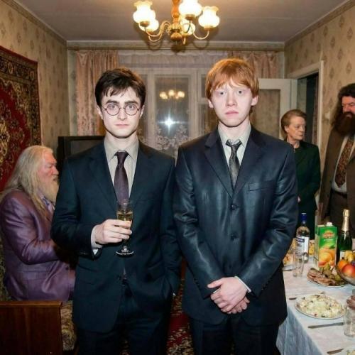 В сети сделали лучший нейрослоп с героями Гарри Поттера, которые сыграли всратую провинциальную свадьбу. 06