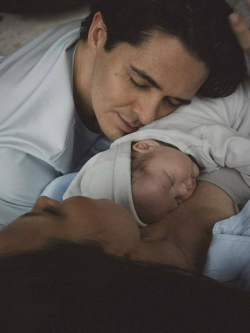 Ранее неизданная фотосессия лерчек со своим избранником и маленьким сыном. 02