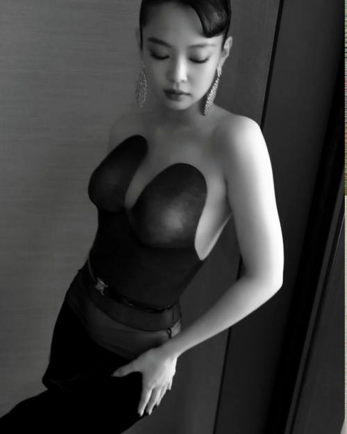 280426: обновление соцсетей Дженни. 08