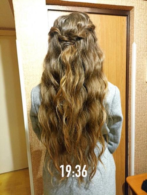 И снова наглядный пример того, что из любых волос возможно сделать локоны, которые продержатся больше получаса. 05