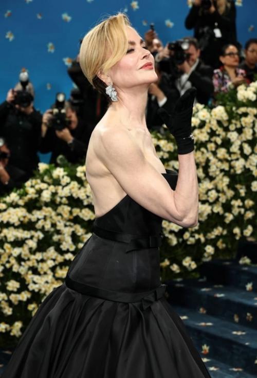 Николь кидман тоже за Met Gala досталось. 01