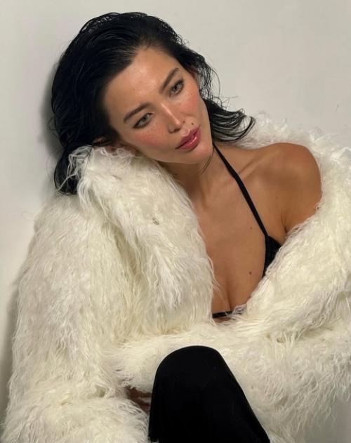 Жена александра цекало обнажила живот в новой фотосессии. 04