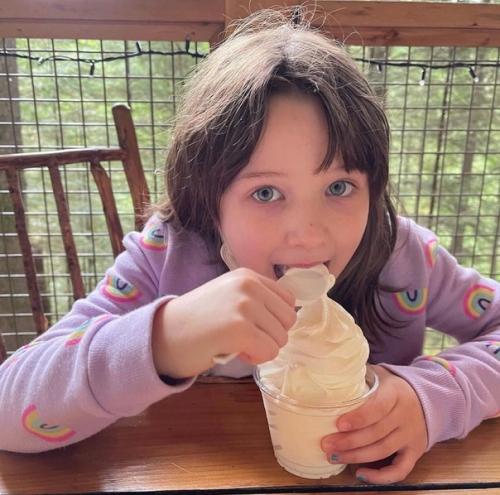 Мила Йовович поделилась новыми семейными фото. 01